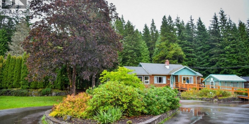 4822 HALLIWELL AVENUE Terrace Photo 3 4822 HALLIWELL AVENUE Terrace Photo 3